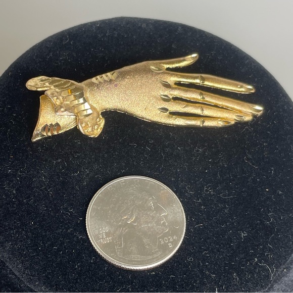 Vintage Gold Tone Hand with Cuff Shaped Brooch - Picture 2 of 7